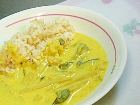 大人用カレーに手を加えて、子供用のカレーに